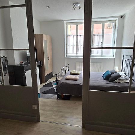Appartement Au Calme Idealement Place A Macon. Buitenkant foto