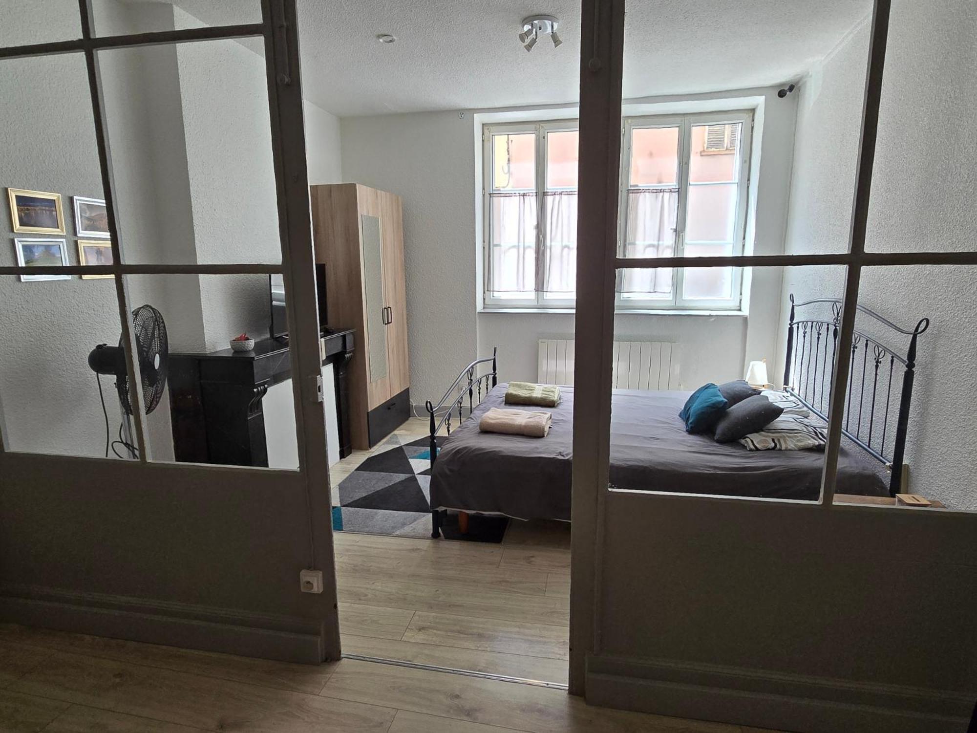 Appartement Au Calme Idealement Place A Macon. Buitenkant foto