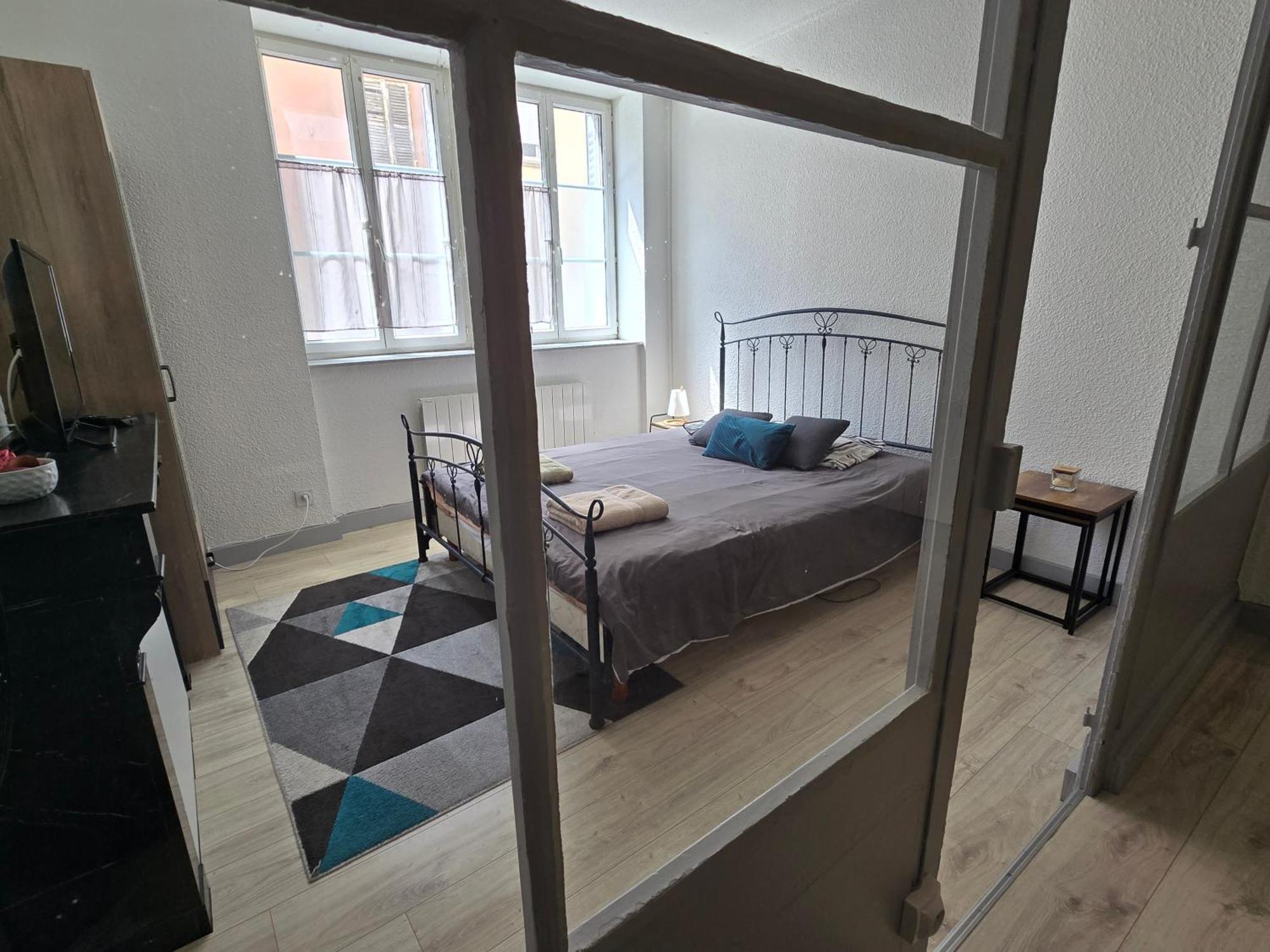 Appartement Au Calme Idealement Place A Macon. Buitenkant foto